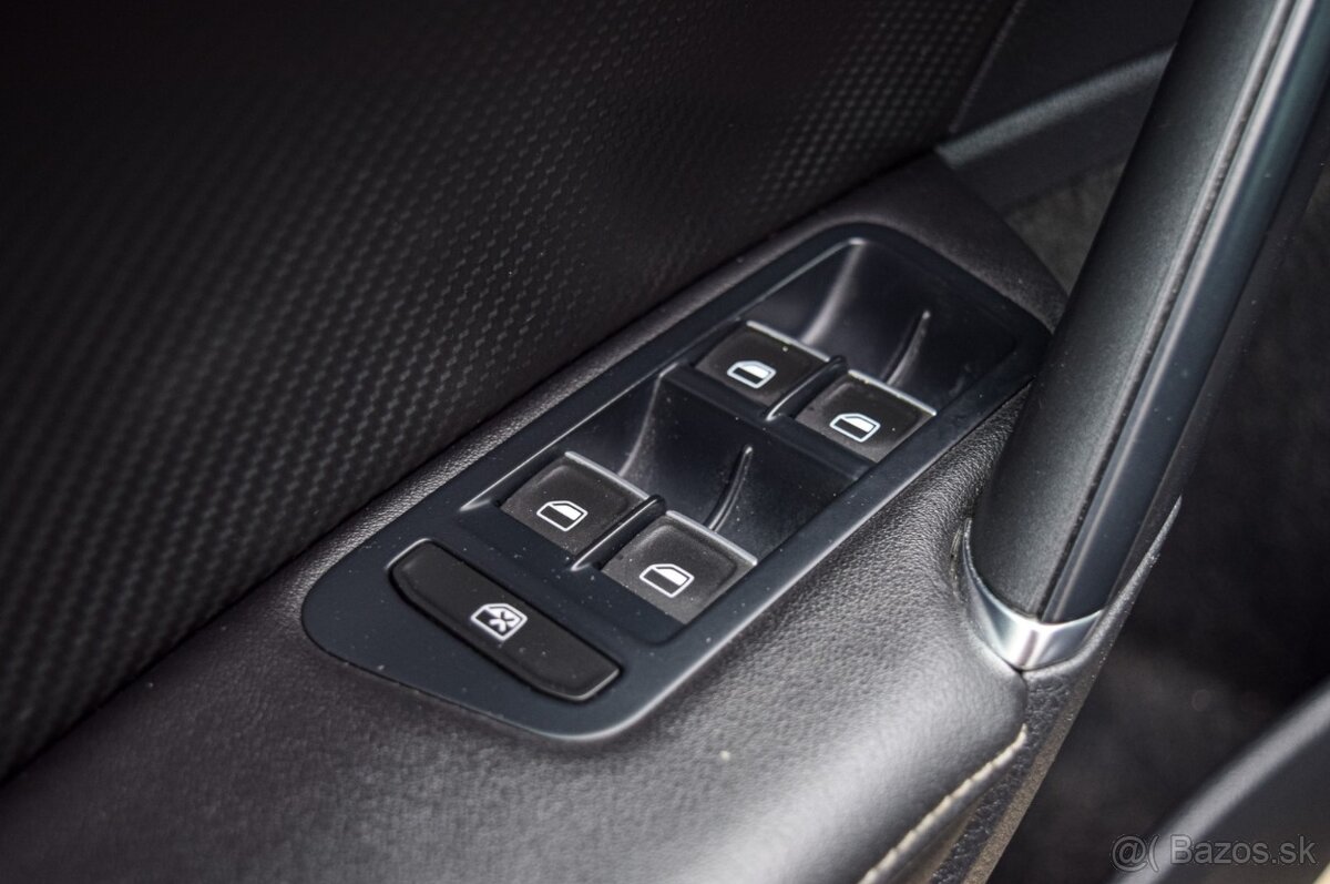 Volkswagen Golf R 2.0 TSI 221 kW 4Motion - 16