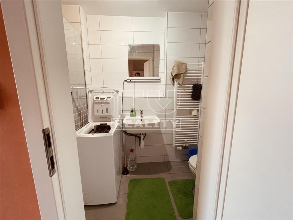 RezervovanéSmart bývanie:kompaktná garsónka v top... - 16