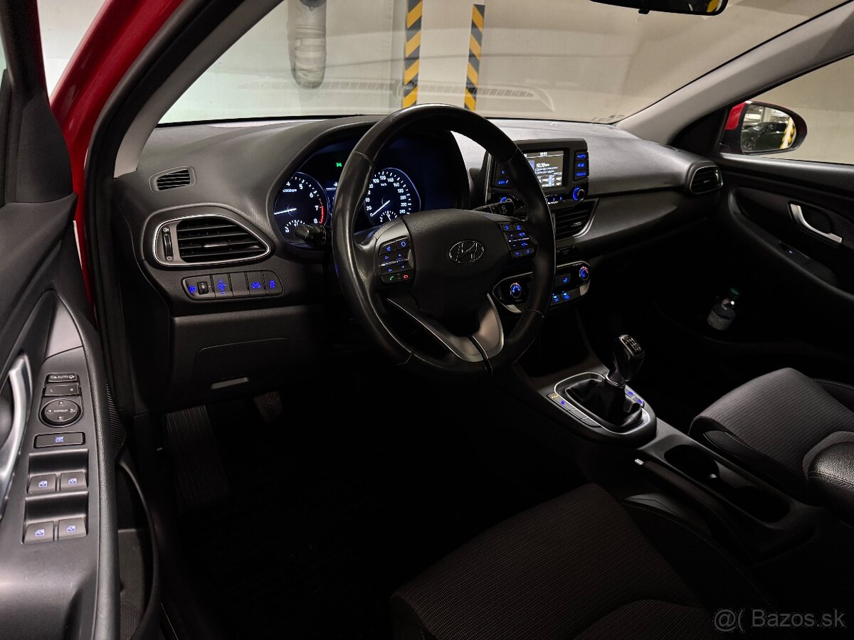 Hyundai i30 1,4 73kW benzín 87000km 2018 Led combi - 16