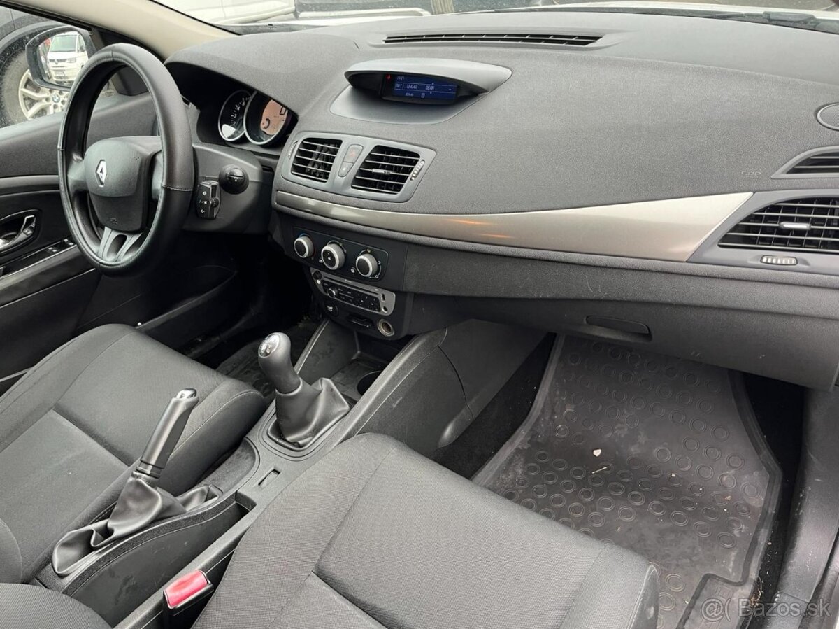 Renault Megane 1.6i - 16