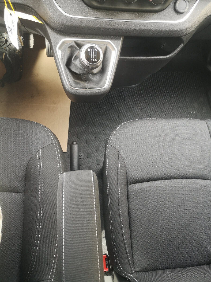 Renault Trafic L2H1P2 dCi 150 Extra dvojkabína - 16