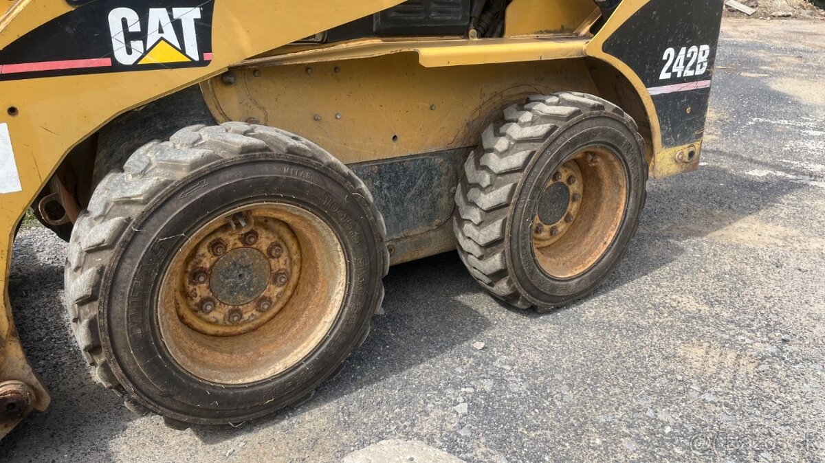 CATERPILLAR 242 B 4X4 - 16