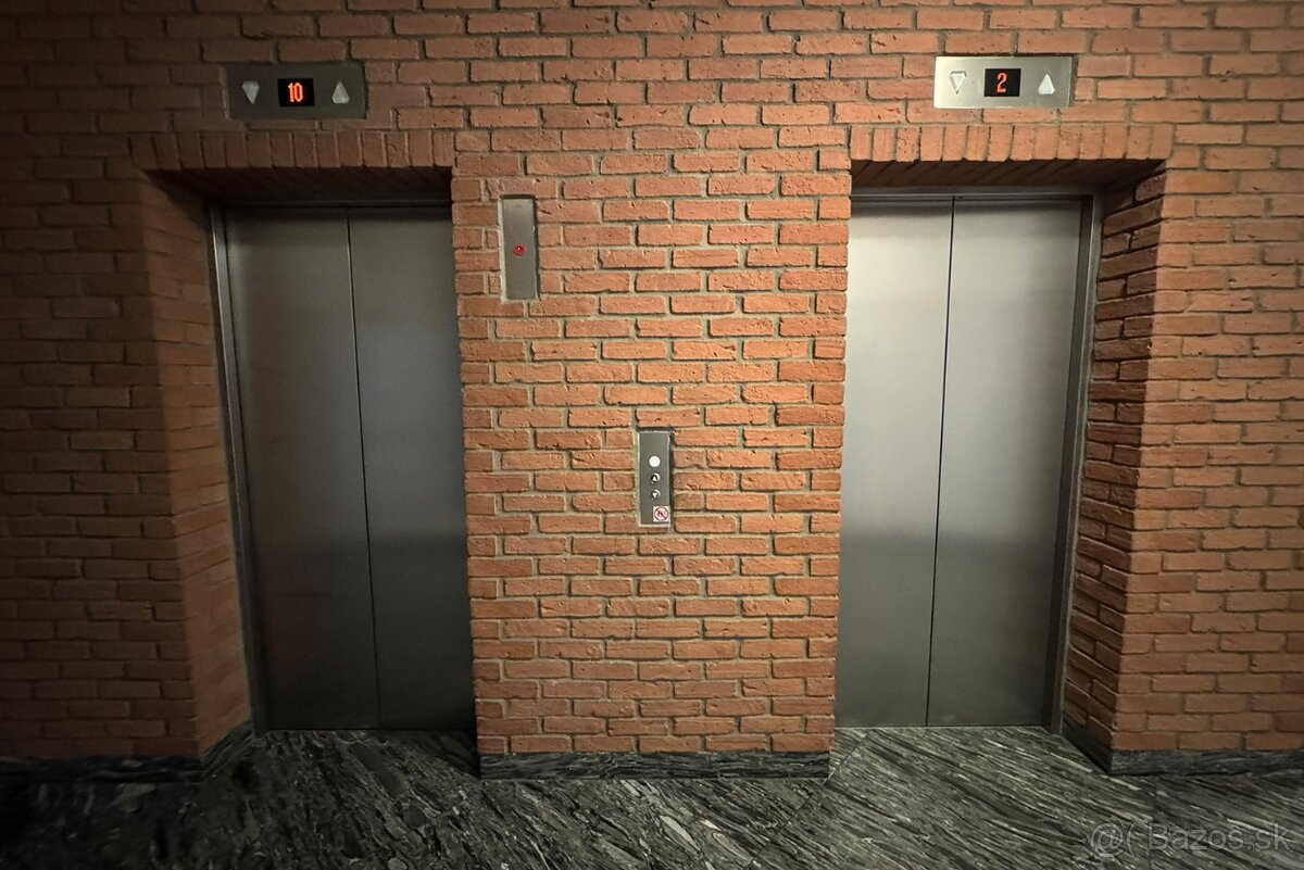 IHNEĎ VOĽNÝ | 2,5 - izbový byt so samostatnou garážou - 16