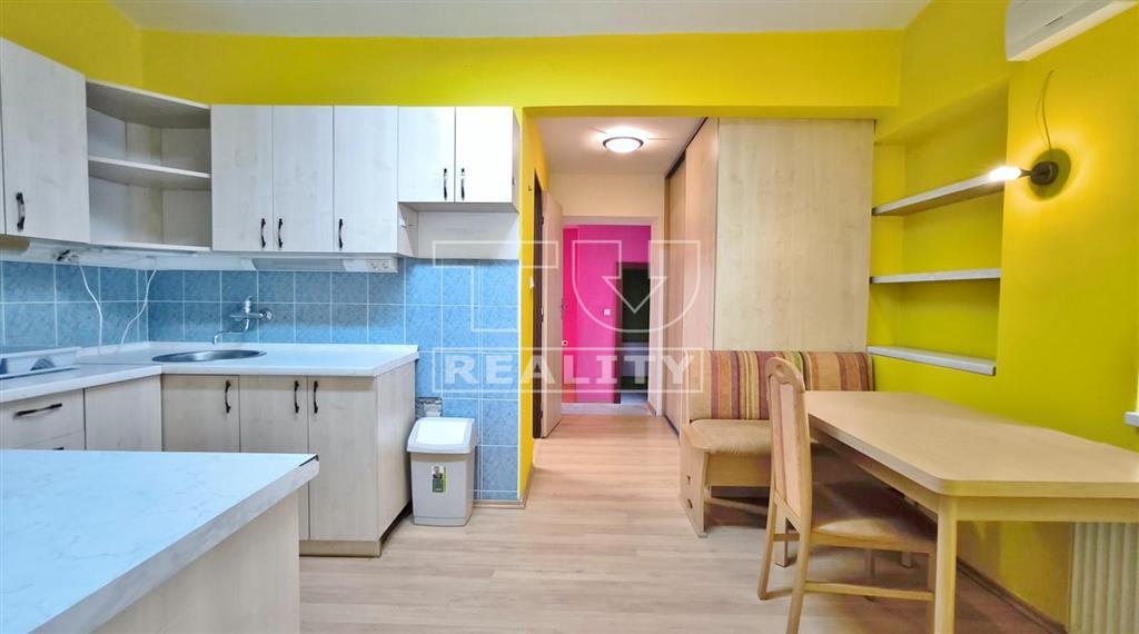 Rodinný dom - 2 samostatné byty, priestranná terasa a... - 16