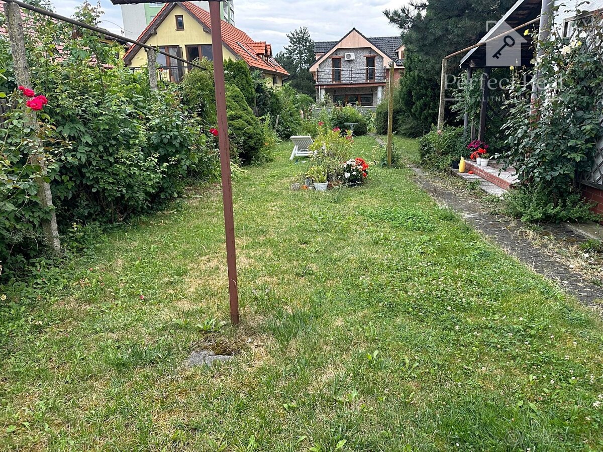 🎄Rodinný dom s podkrovím, záhradou a letným domom - Rača 🎁 - 16