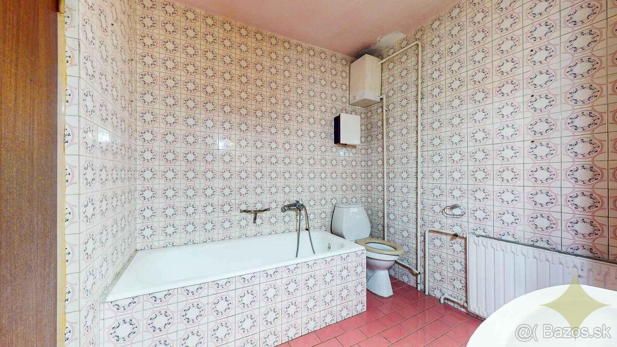 Na predaj 6 izbový rodinný dom v radovej zástavbe v Lučenci - 16