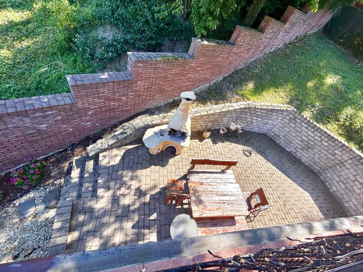 Na predaj impozantná štýlová 5-izbová rodinná vila - 16