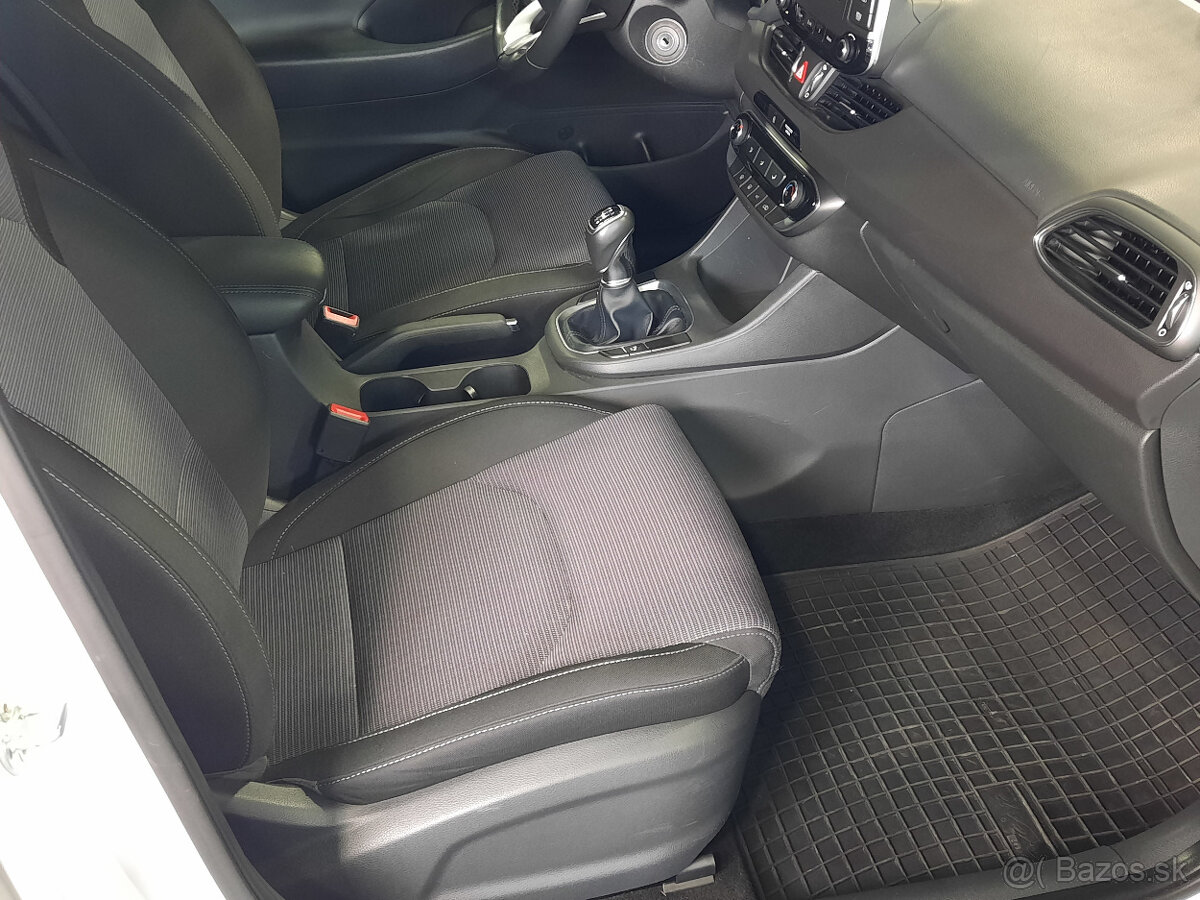 Hyundai i30 CW 1.5i CVVT Classic - 16