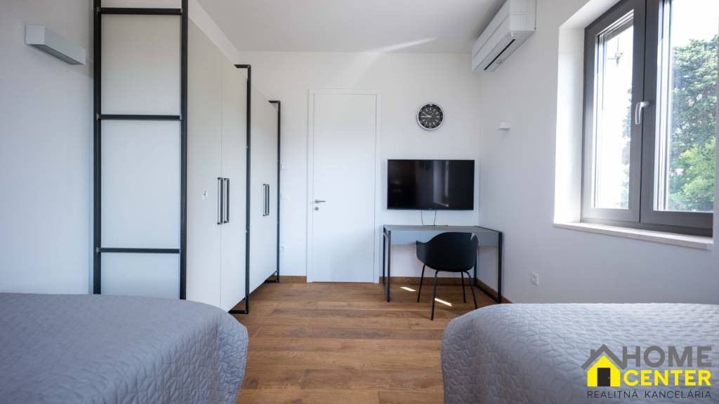 NA PREDAJ atraktívna kamenná vila /419 m²/ pri mori, Dalmáts - 16