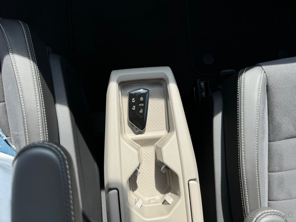 Volkswagen T7 Multivan LR 2.0 TSI 204k Style DSG, 2023 rok - 16