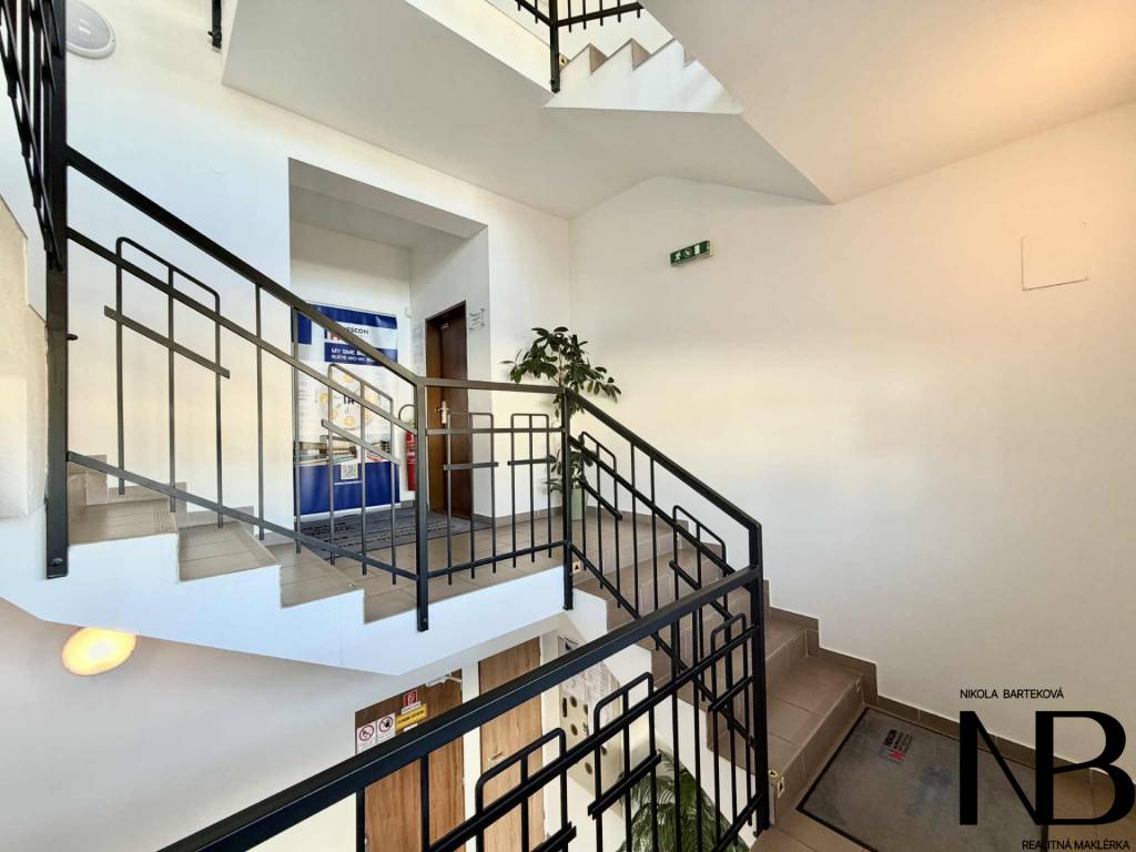 Na predaj kancelárske priestory v centre (70m2), TN - Stará - 16