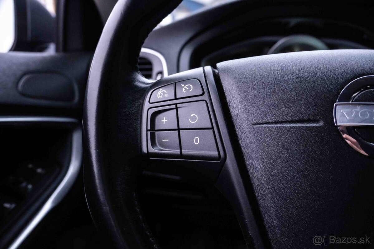 Volvo V40 T2 1.6L Momentum - 16