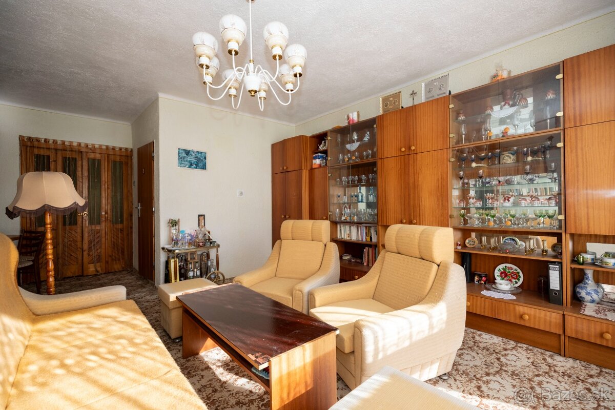 Rod. dom s mega miestnosťou (bar, krb, posedenie), Pohorelá - 16