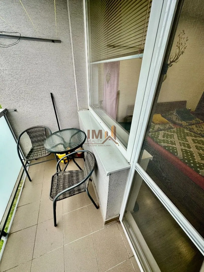 NA PREDAJ VEĽKÝ KOMPLETNE ZREKONŠTRUOVANÝ 2i BYT S LOGGIOU - 16