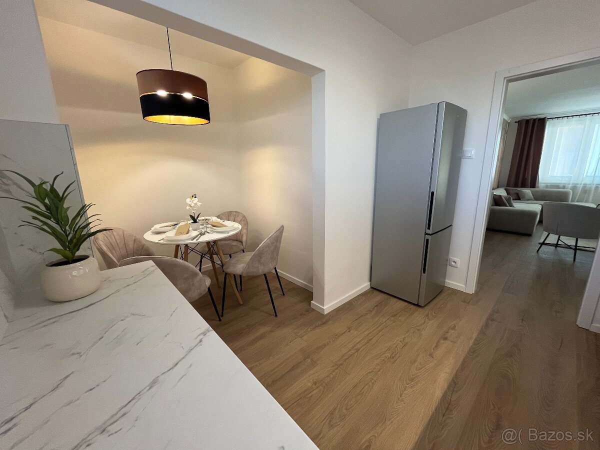 ŠTÝLOVÝ, KOMPLETNE ZREKONŠTRUOVANÝ 3-IZBOVÝ BYT V KOMÁRNE - 16