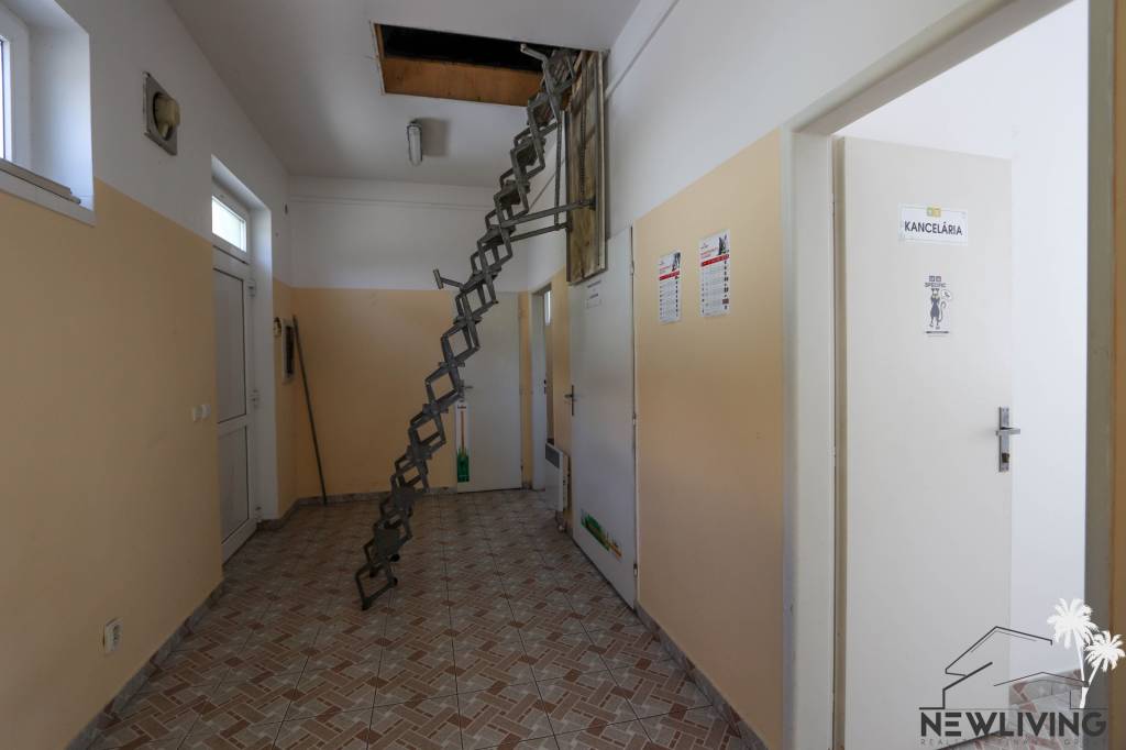Exkluzívne na predaj polyfunkčná budova vo Vrbovom - 16