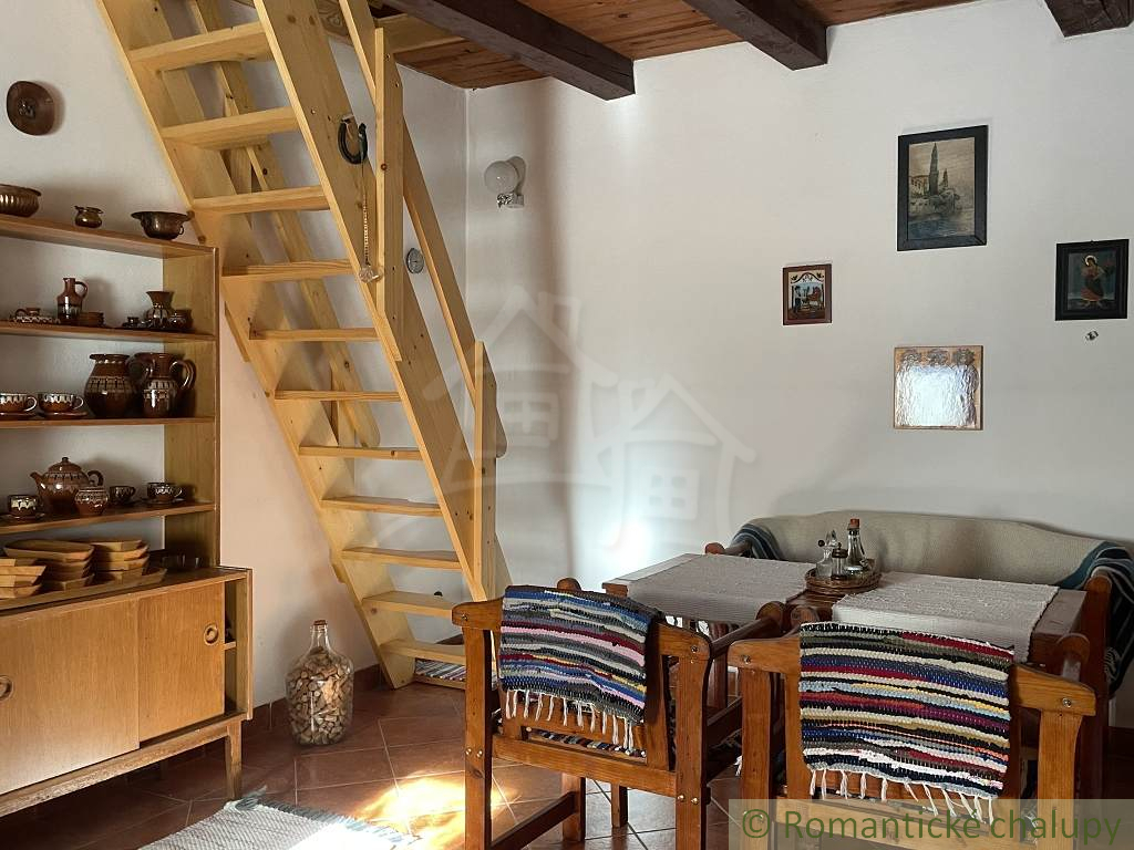 Zrekonštruovaná chalupa v obci Háj - 16