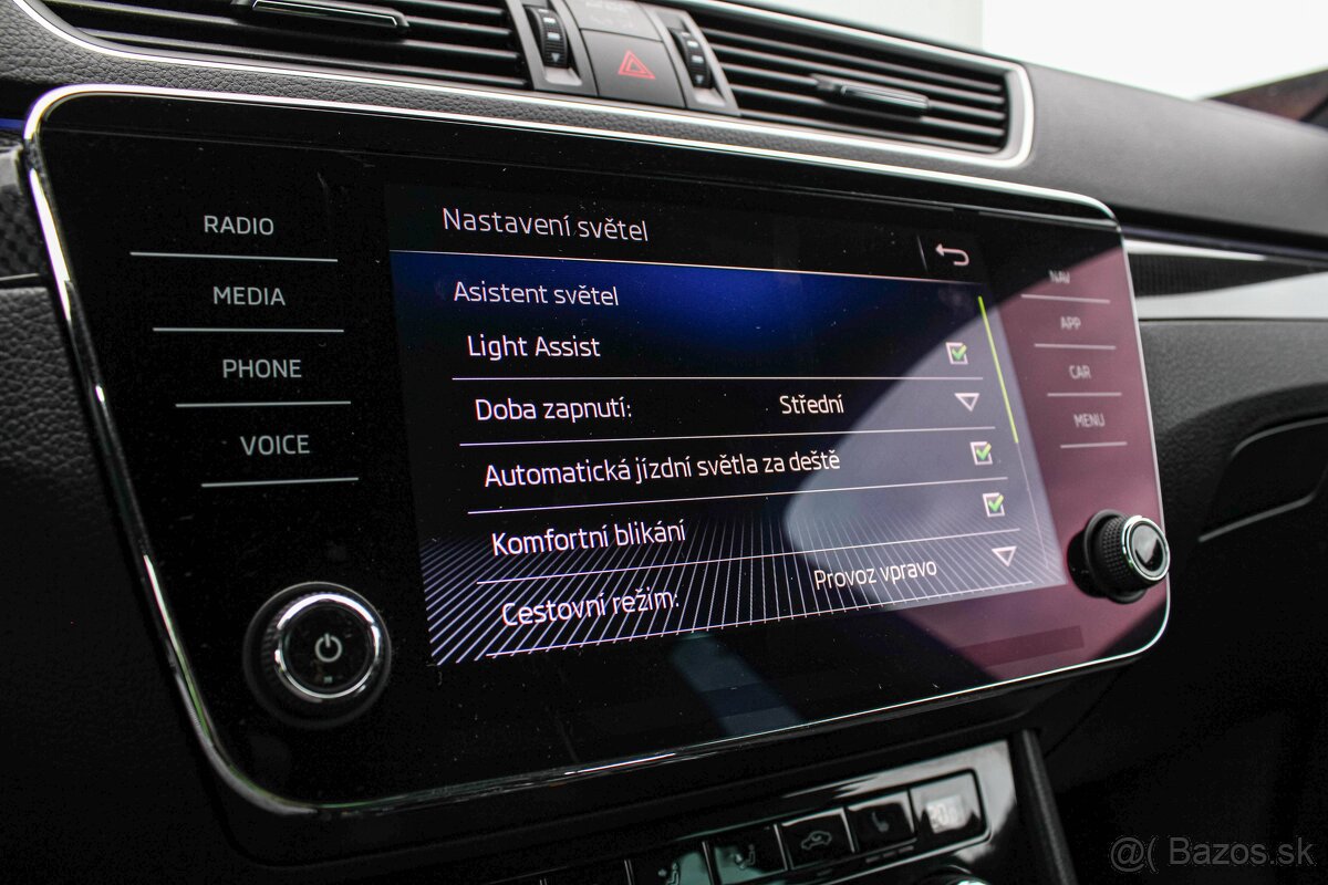 Škoda Superb Combi Sportline 2.0 140kW 4x4 DSG - 16