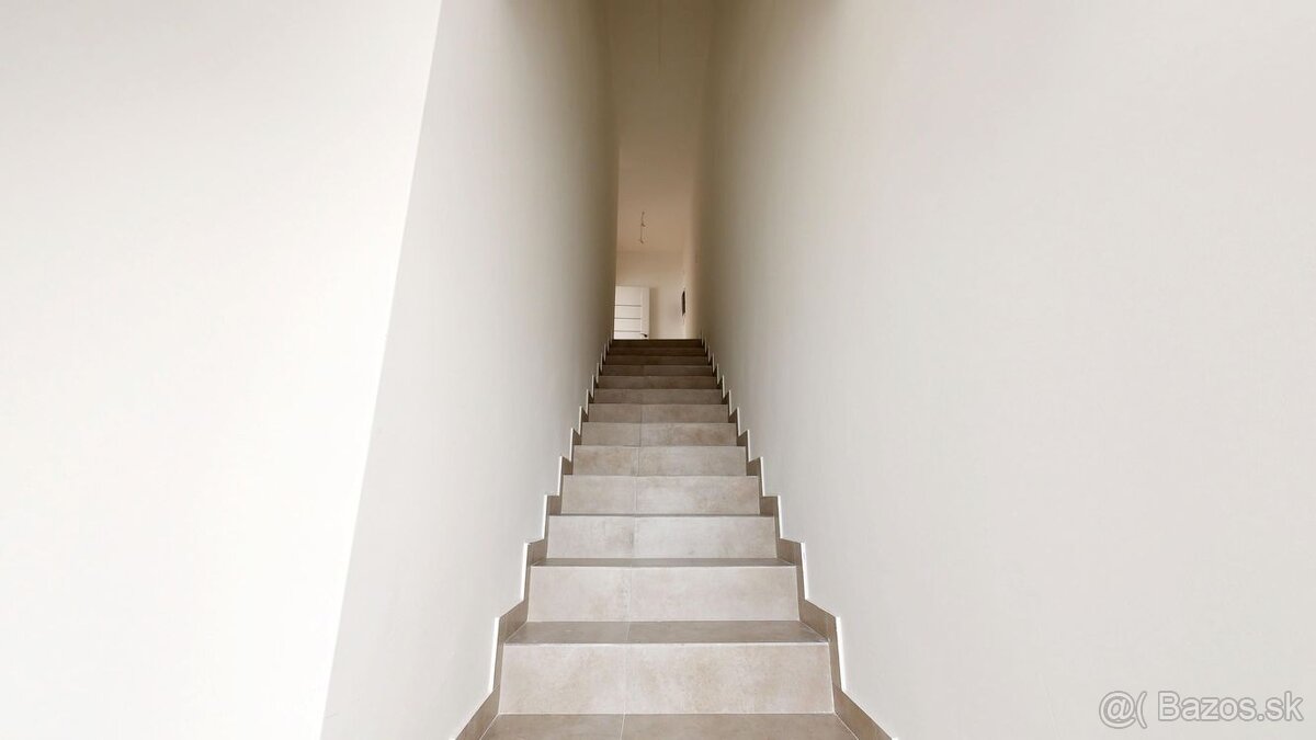 REZERVOVANÉ PINK Reality Na prenájom moderný 3-izbový byt v - 16