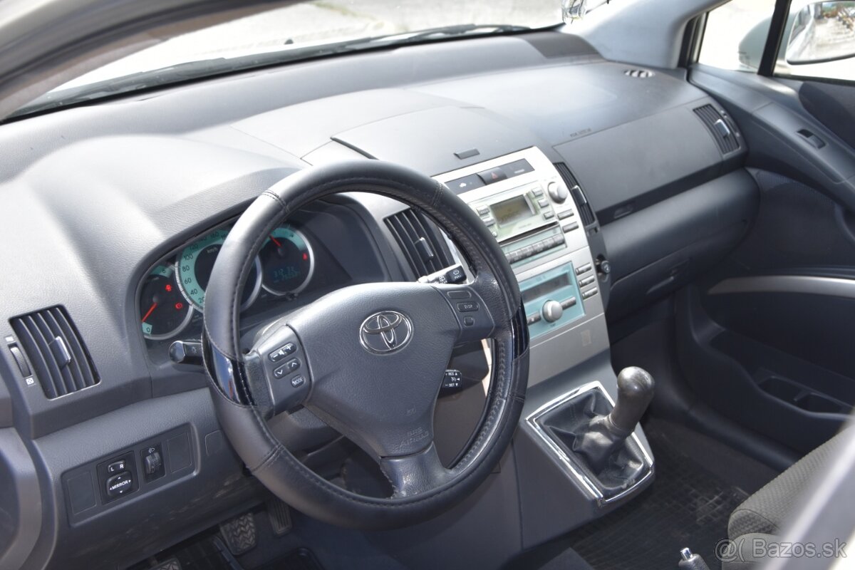 Toyota Corolla Verso 2.0 D-4D Base - 16