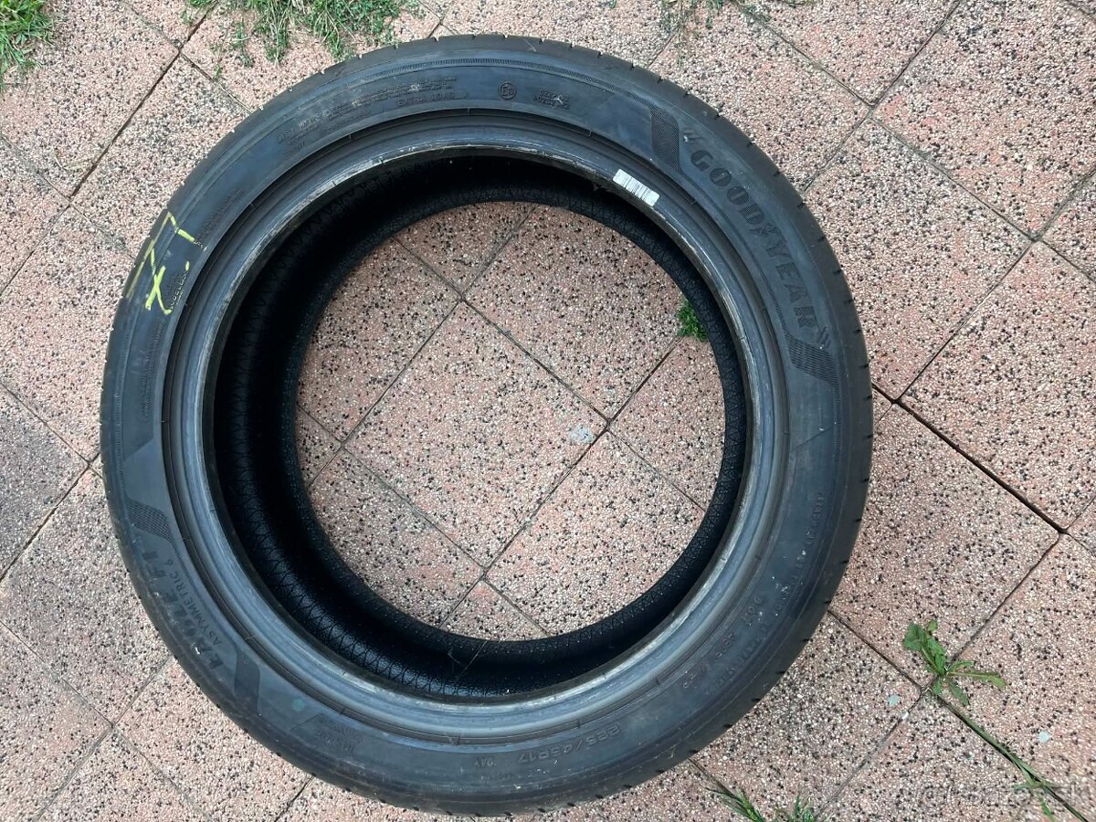 225/45 R17 - 16