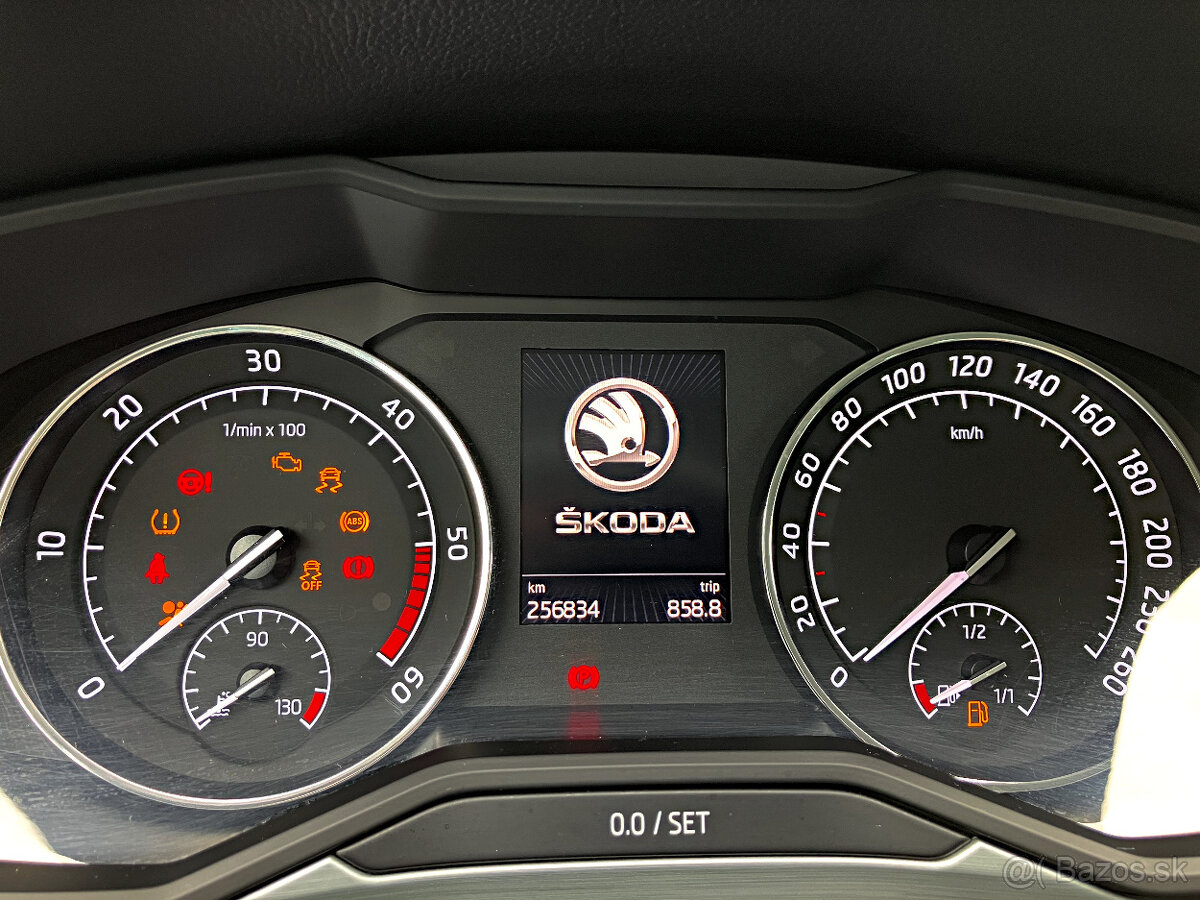 Škoda Superb Combi 2.0 TDI 150k Business - 16