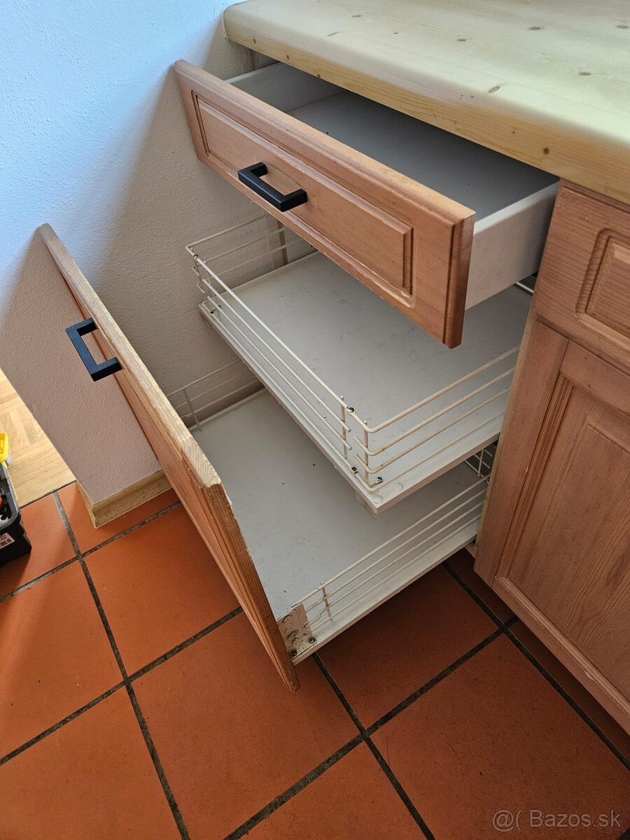 Masívna kuchynská linka z Nemecka so spotrebičmi - 16