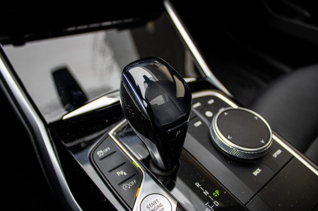 BMW Rad 3 320d Advantage A/T RWD - 16