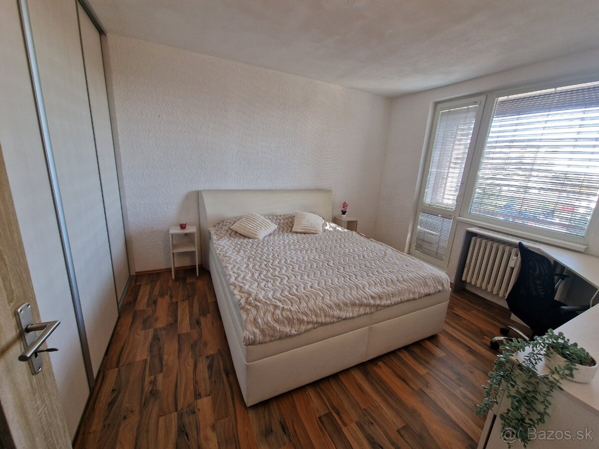 3 izb. byt s loggiou a s balkónom, 71m2 v centre mesta Sereď - 16