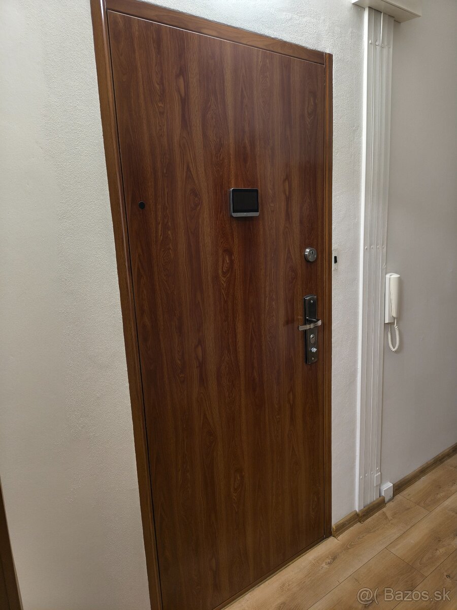 Prenajmem 2 izbový byt, Sabinovská - 16