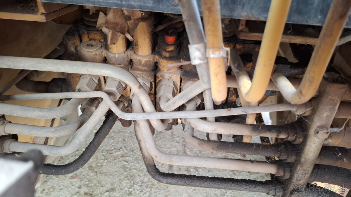 CATERPILLAR 428 B - 16