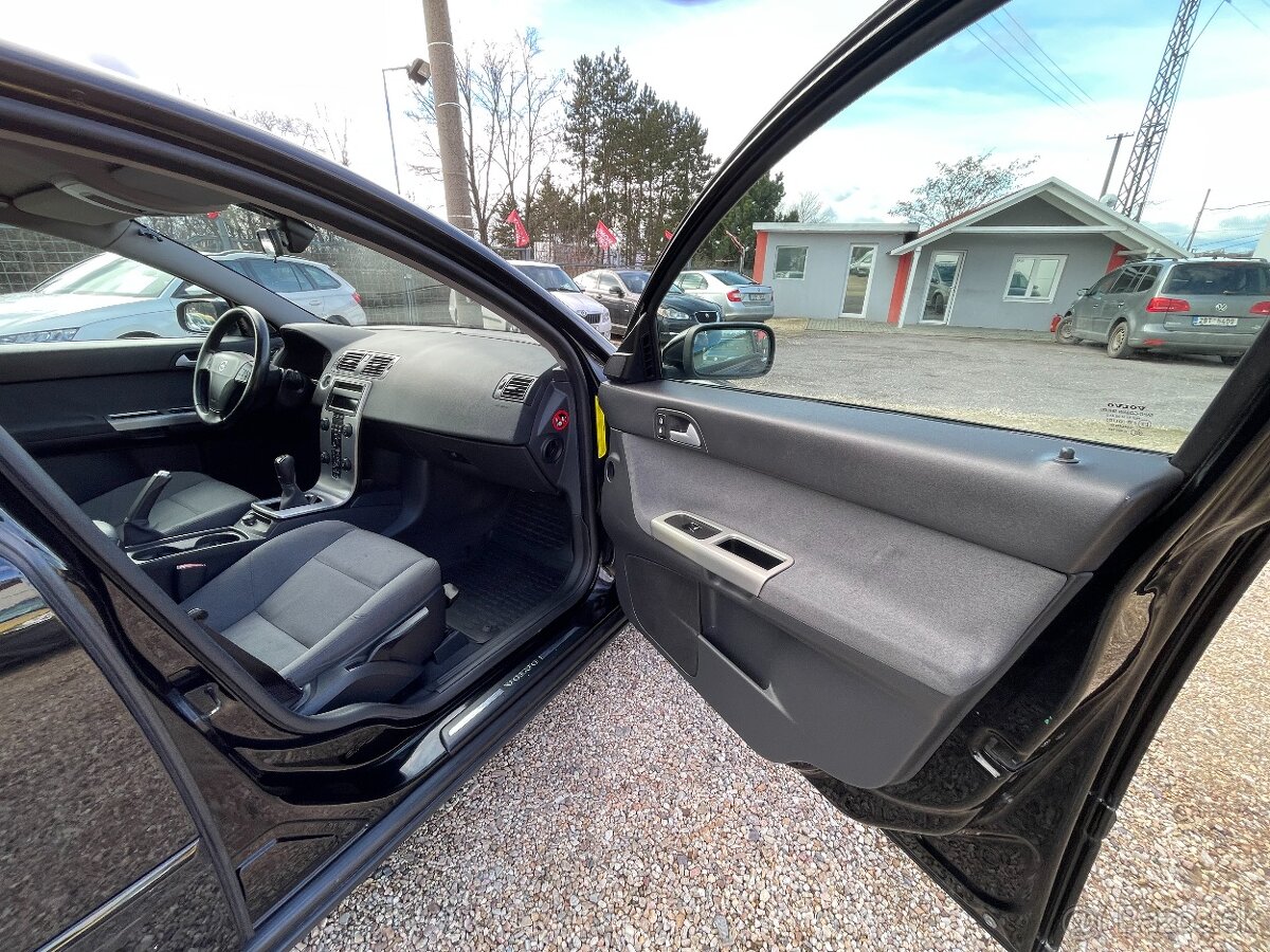 Volvo S40, 1.6D 80kwVYHŘEV.SEDNOVÁ STK - 16