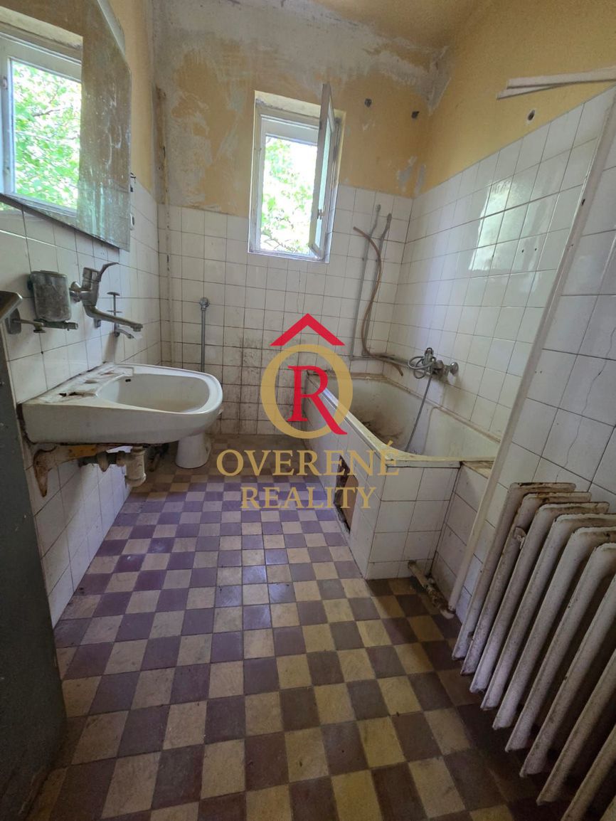 Exkluzívne na predaj dvojgeneračný rodinný dom - Revúca, Okr - 16