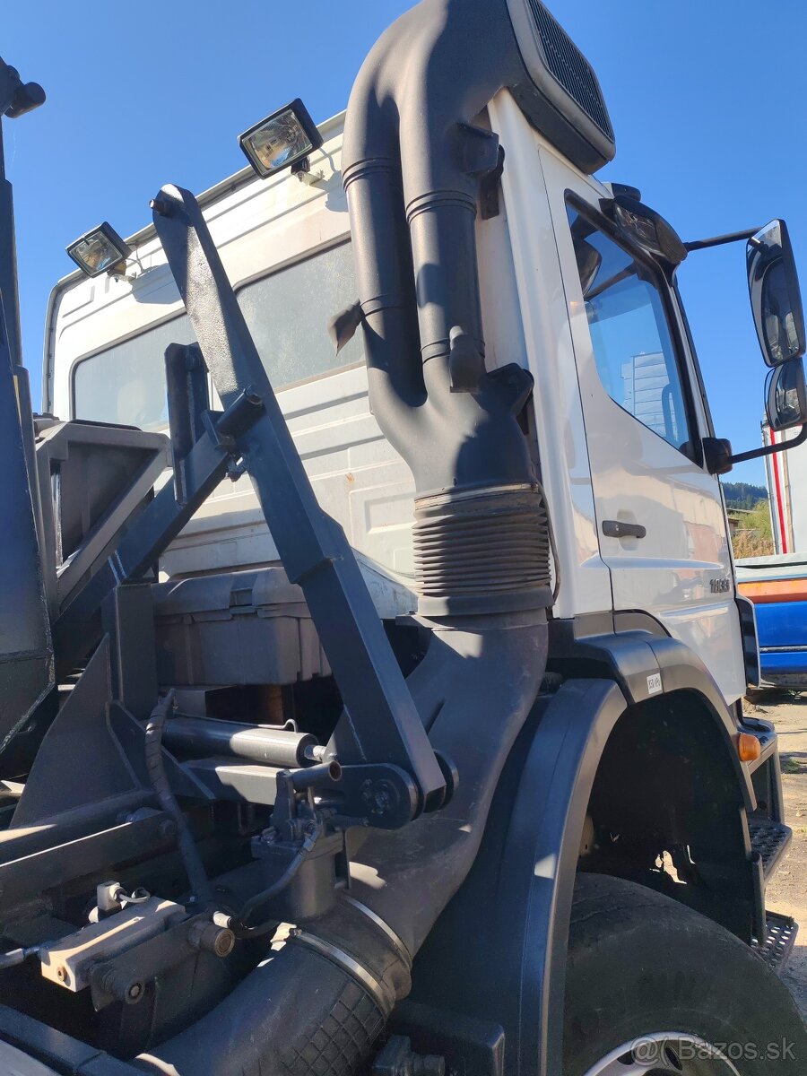 Hakovy nosic kontajnerov 4x4 MB AXOR 1833 - 16