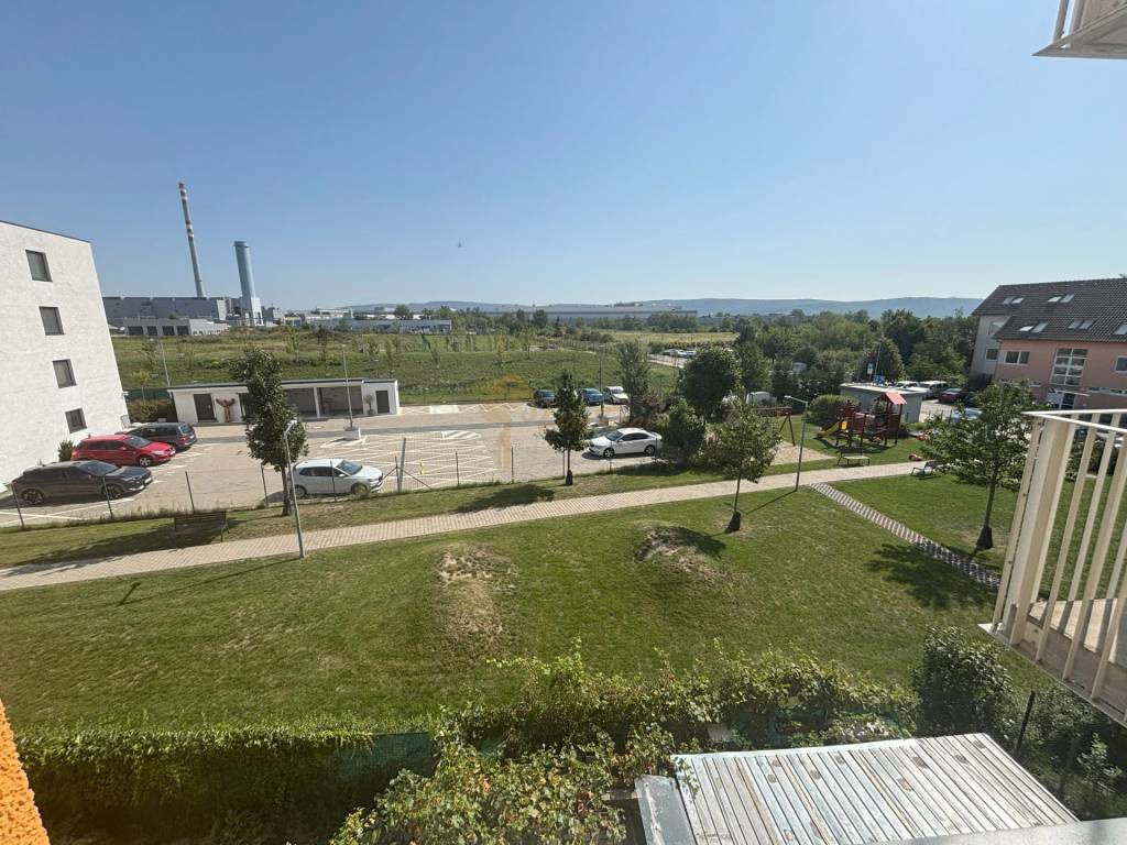 2-izb. byt, Bystrická ul., Devínska Nová Ves, pivnica, park. - 16