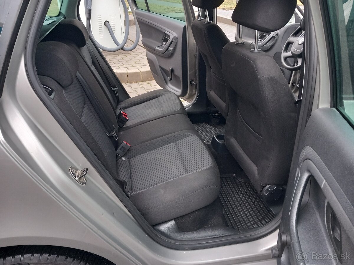 Škoda Fabia II Kombi 1.2 HTP ,51kW. Klima - 16