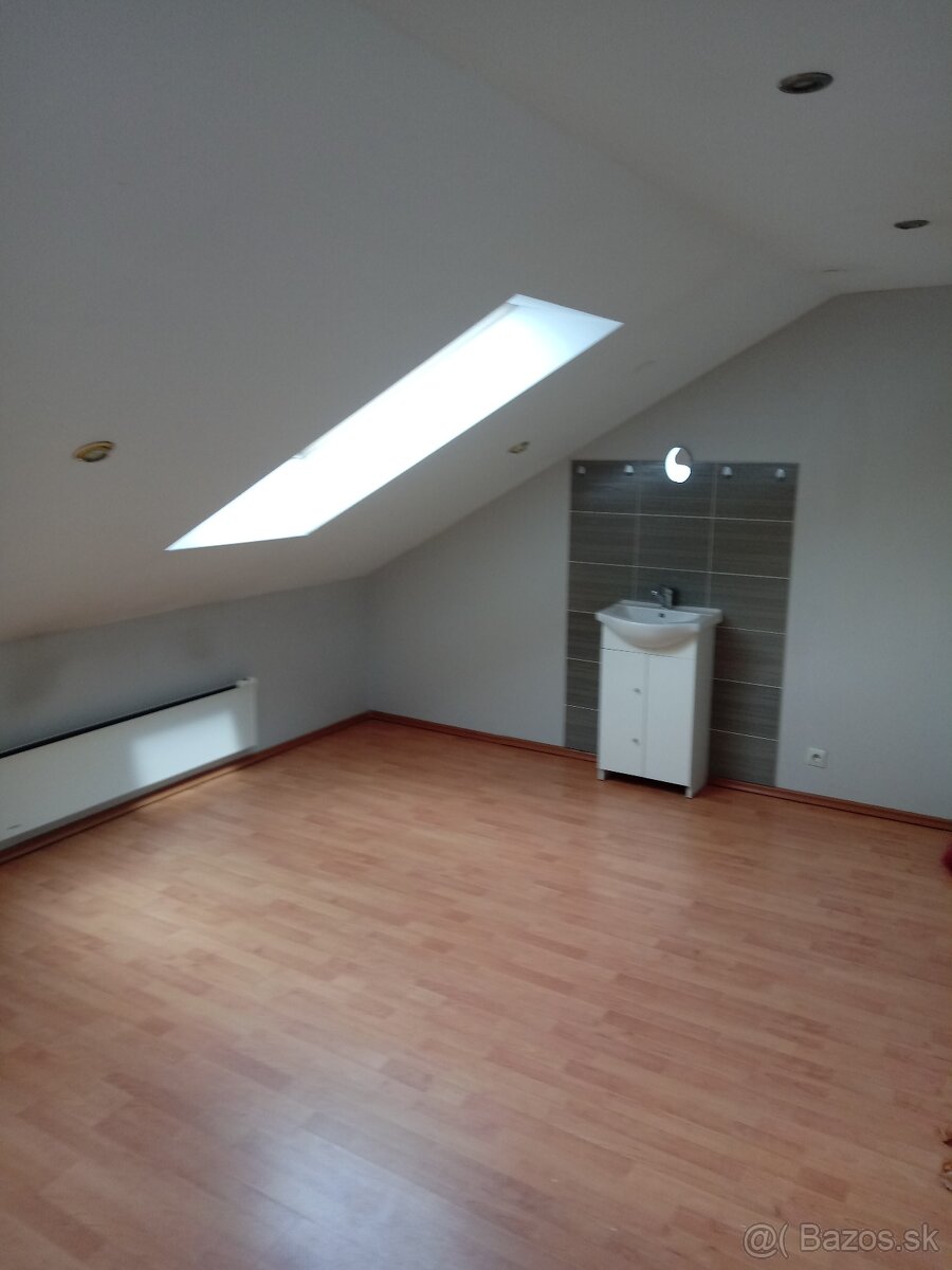 budova pri Tescu - 16