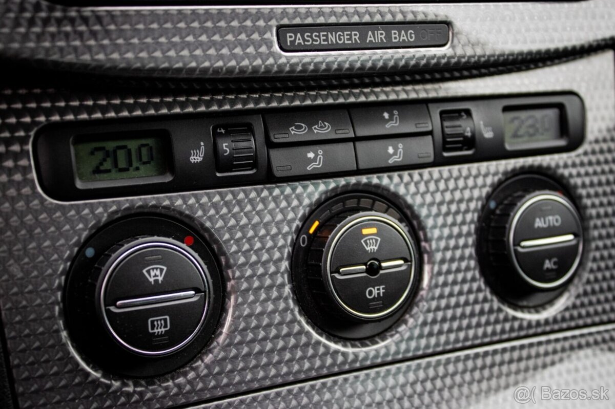 Volkswagen Passat Variant 3.2 V6 4Motion DSG - 16