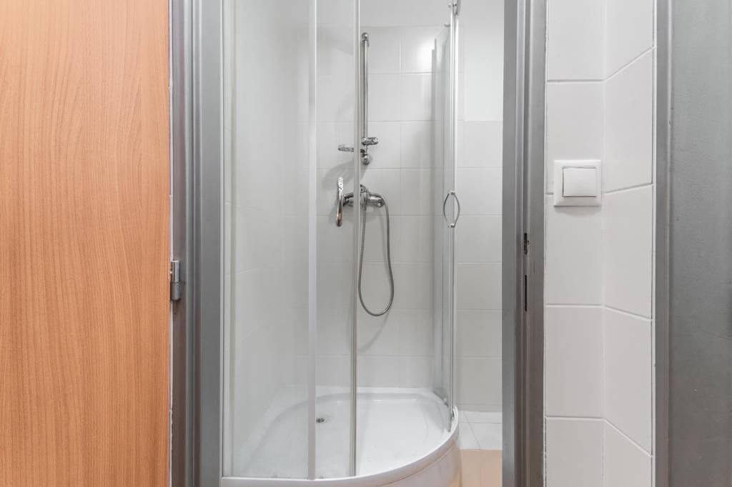 Predaj komerčných / kancelárskych priestorov v Petržalke - 16