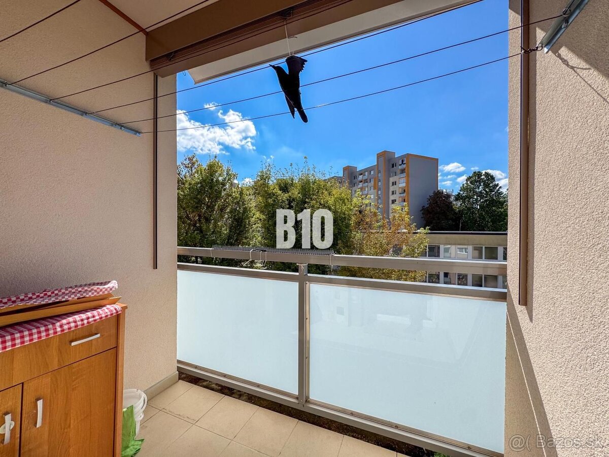 REZERVOVANÉ 2 a pol izbový byt s loggiou - zariadený - 61 m2 - 16