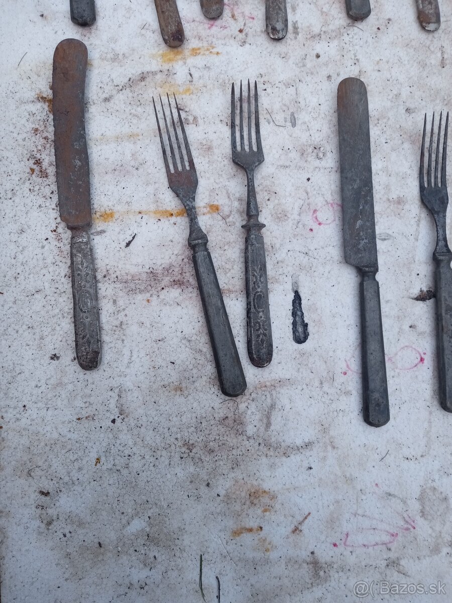 Starý príbor nebožce - 16