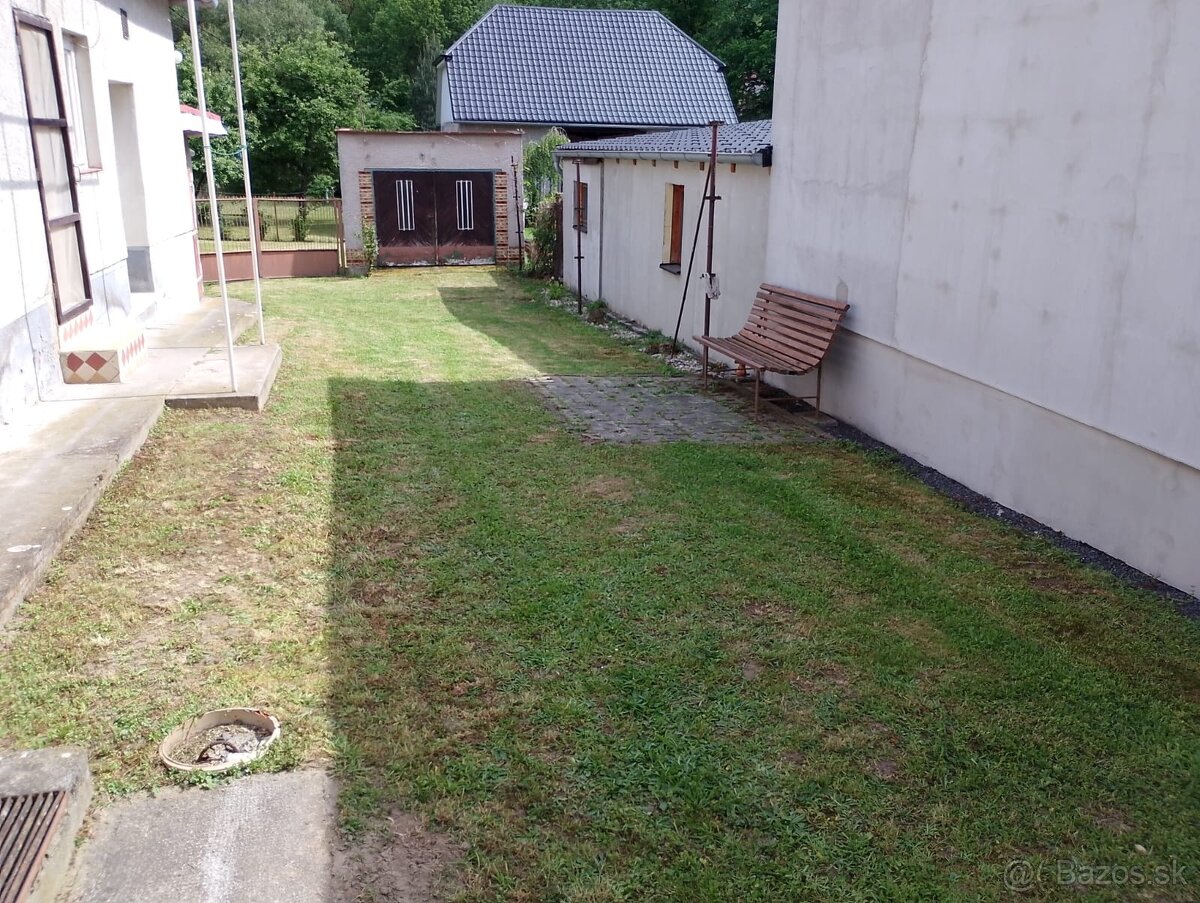 Dom pri minerálnom prameni, s potokom na konci záhrady - 16