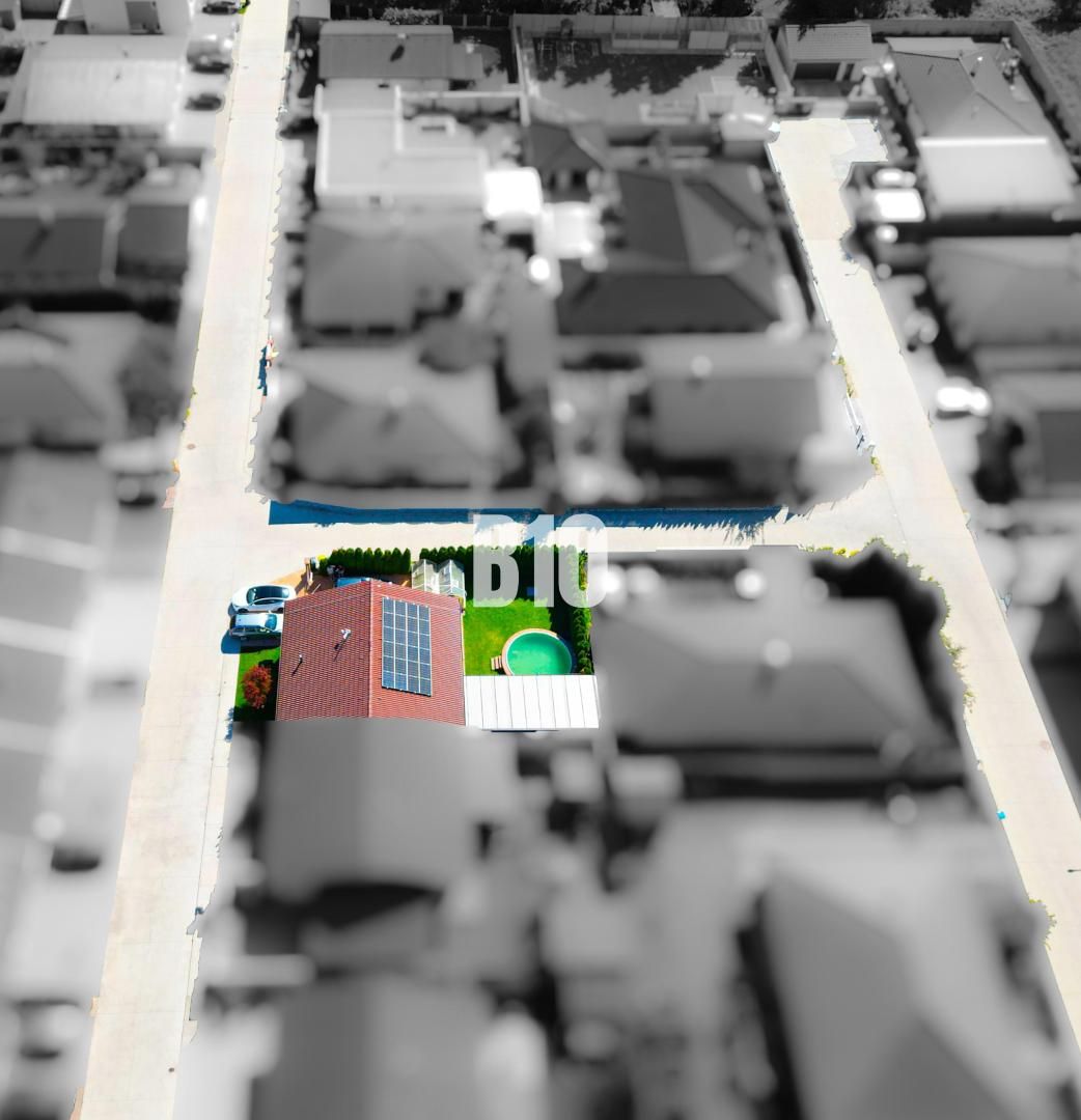 ÚTULNÝ 4 IZBOVÝ RODINNÝ DVOJDOM S BAZÉNOM A TERASOU - 16