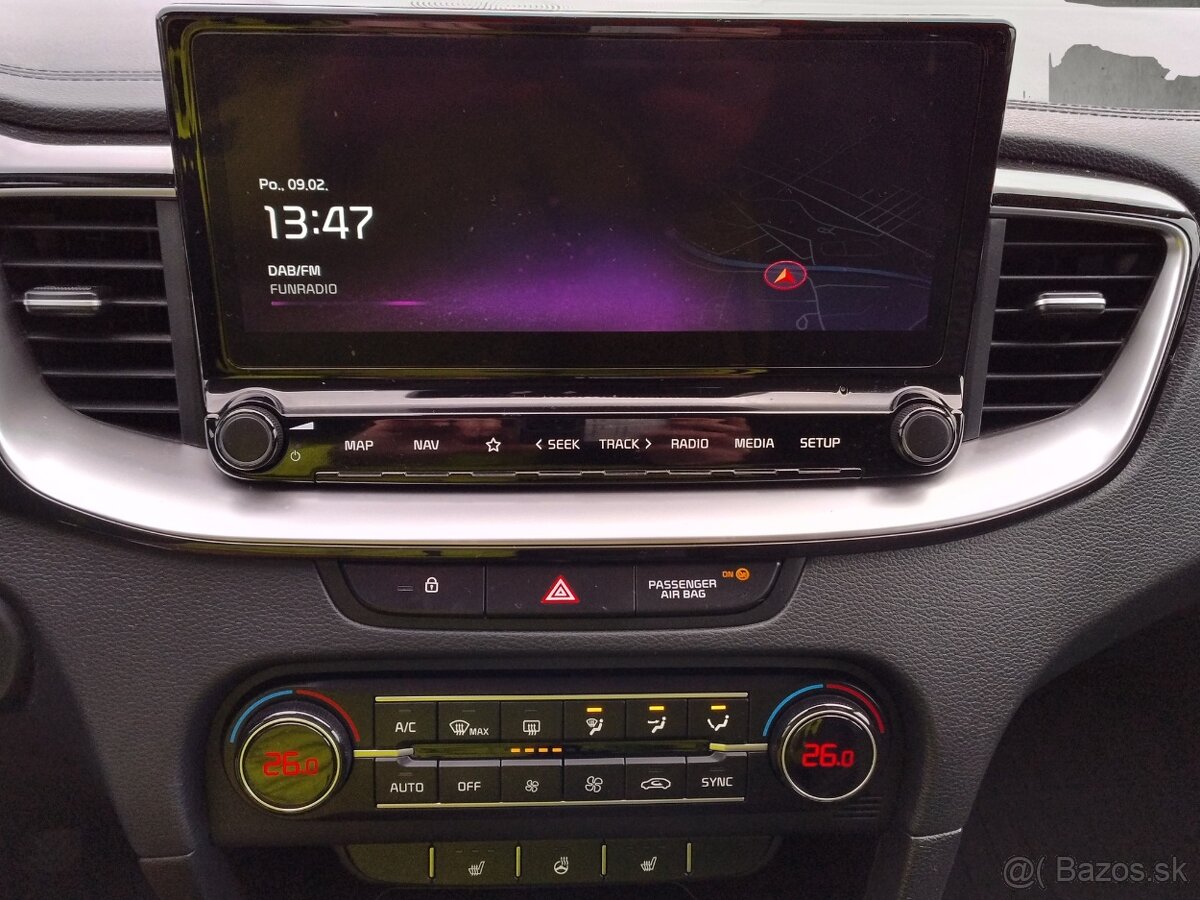 Kia Ceed SW 1.5 T-GDi M6 GOLD - 16