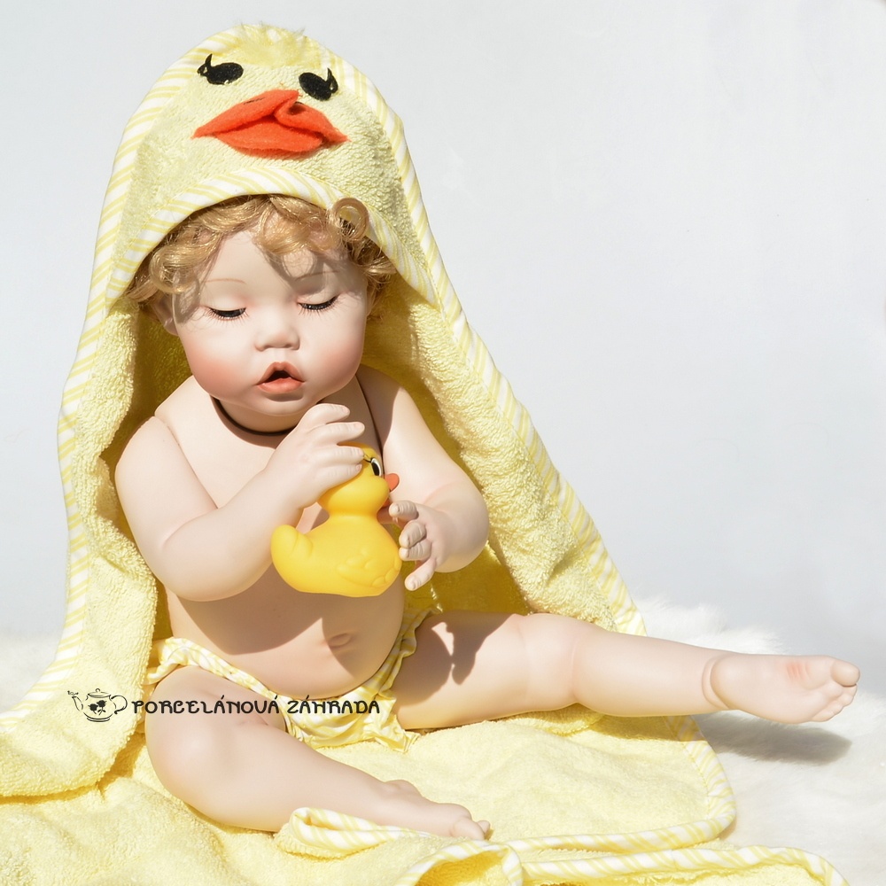 Porcelánová bábika +vanička +kačka +bublinky +kožušinka - 16