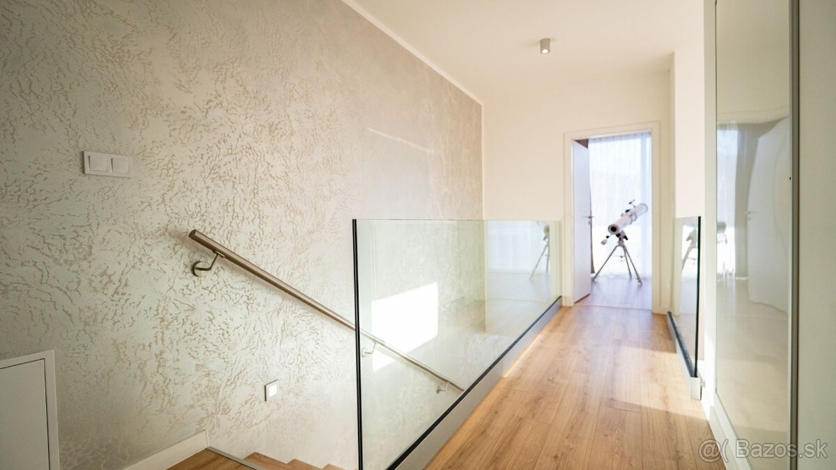 Zabývaná novostavba 2020, pozemok 496 m2,komplet zariadená - 16