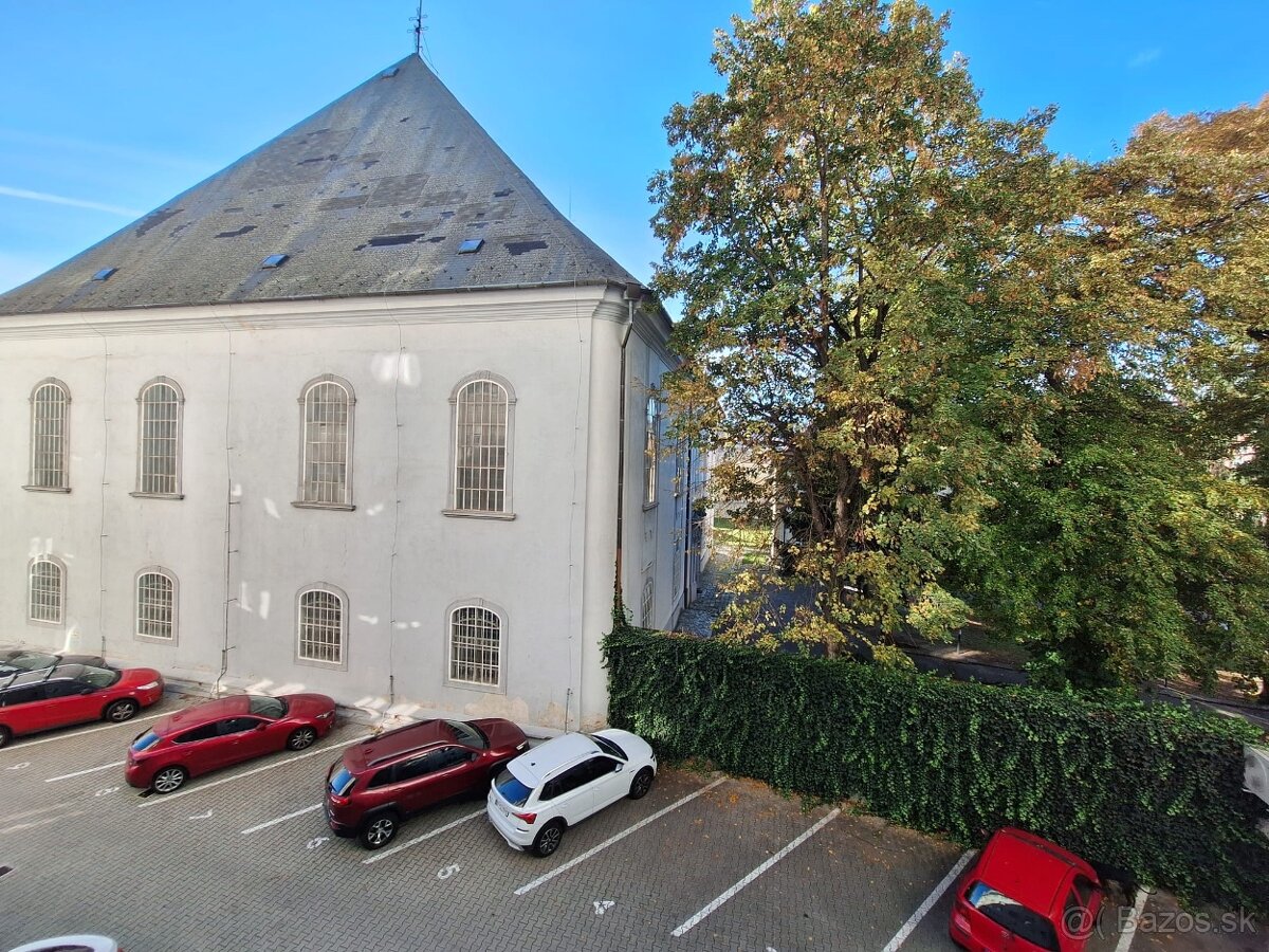 4izbový veľkometrážny staromestský tehlový byt s parkovaním - 16