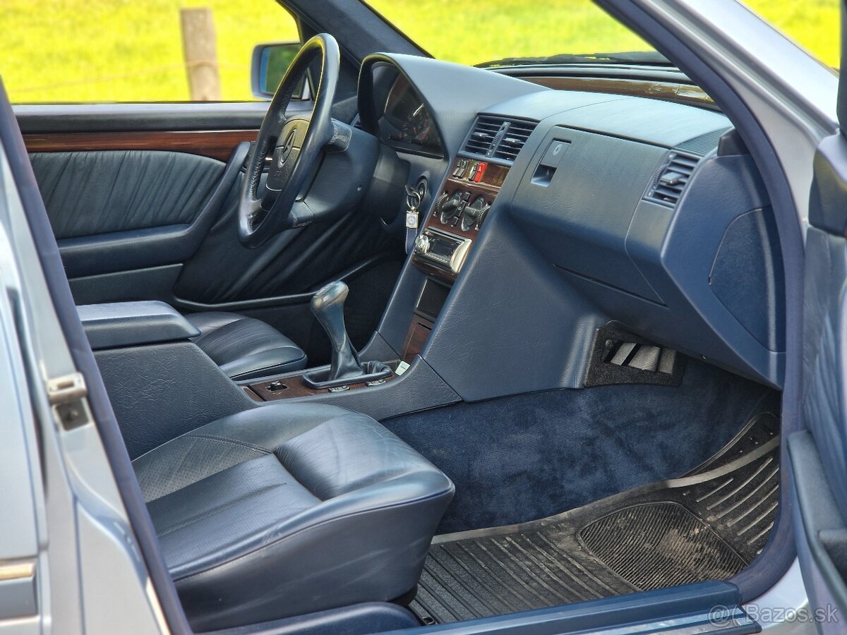 Mercedes-Benz C trieda Sedan 220 - 16