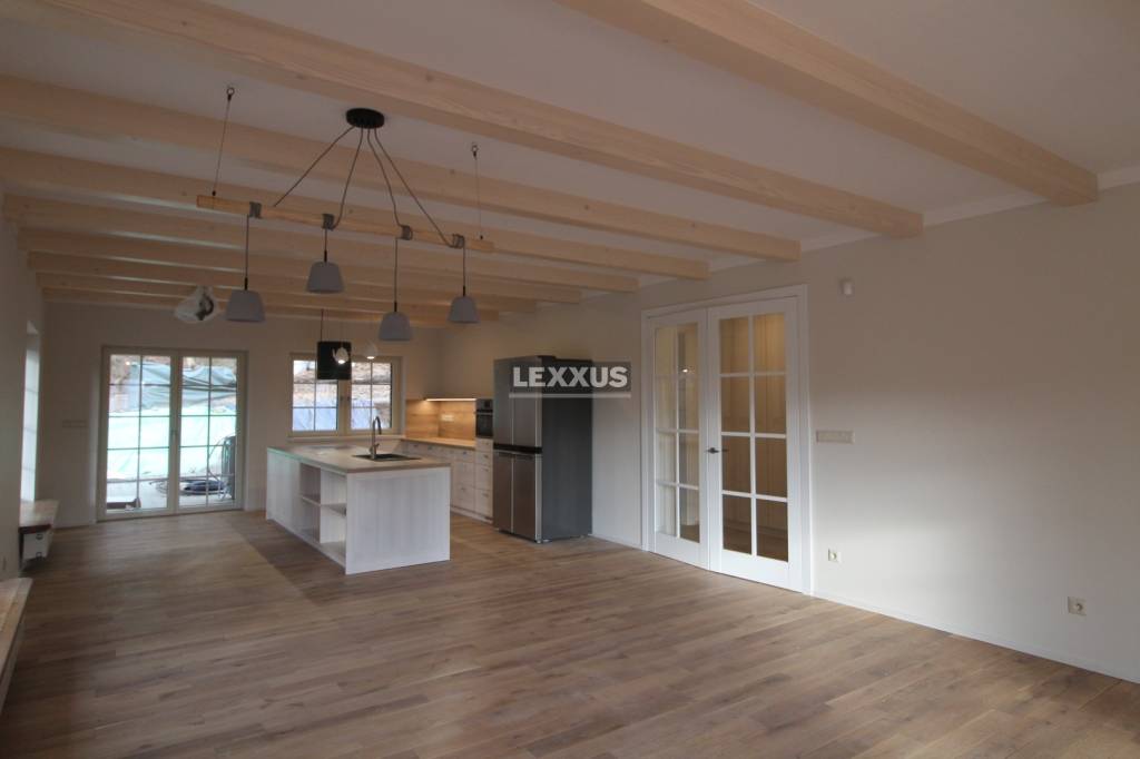 | DOM V ANGLICKOM ŠTÝLE 6 izb. KOLIBA - Vtáčie údolie - 16