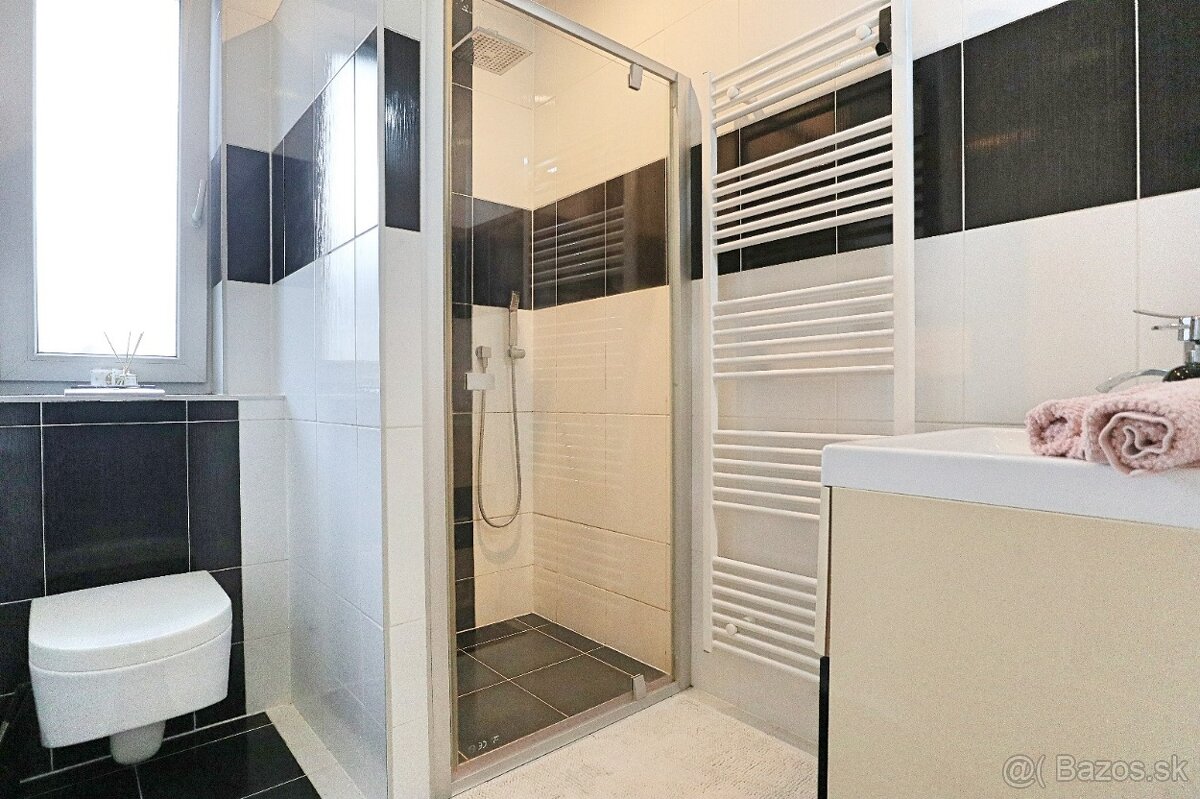 Krásny 5i RD s dvojgarážou, bazénom - TOP PROSTREDIE - 16